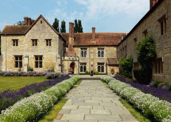 Notley Abbey countryside wedding venues - Notley Abbey Buckinghamshire