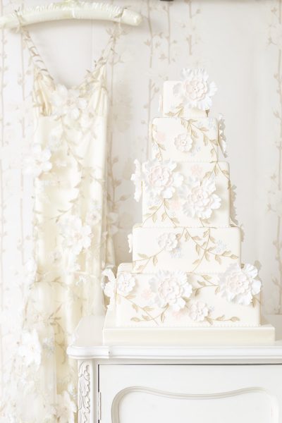 Floral wedding cakes_Zoe Clark