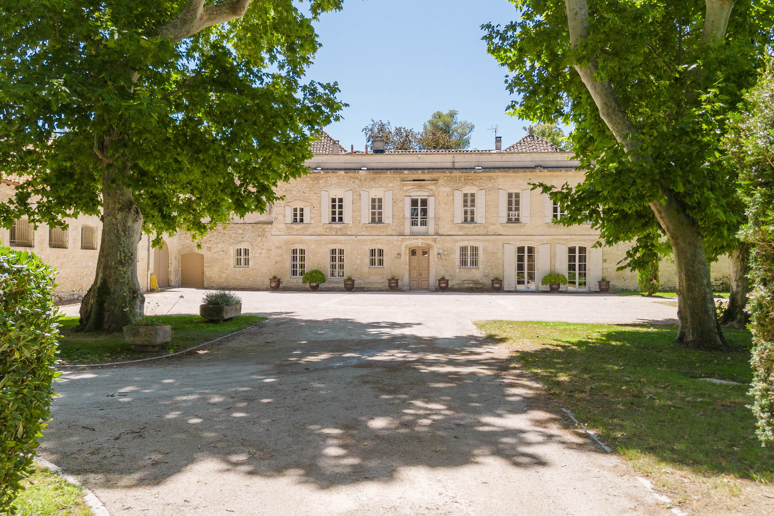 Chateau Saint Perret Provence_entrance